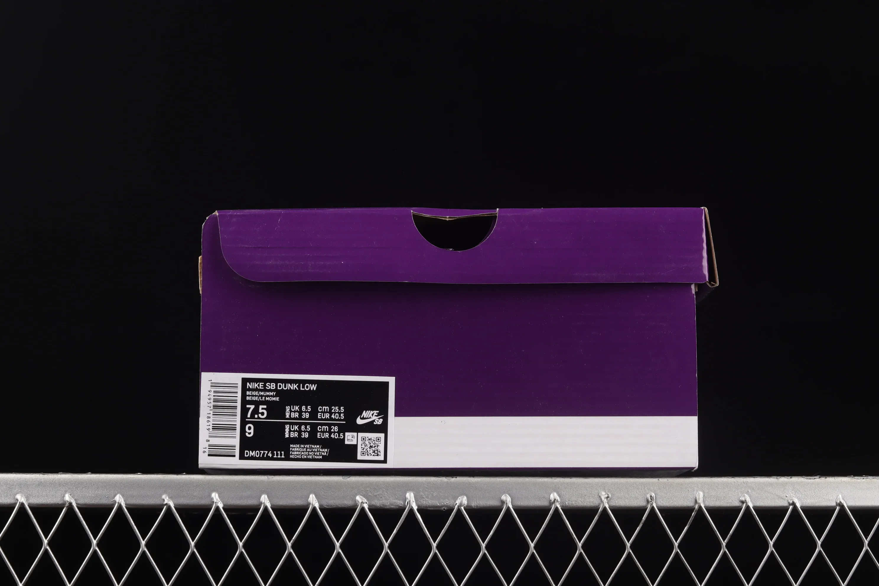 All categories Nk SB Dunk Series Nk SB Dunk Low low-top sneakers F version Nk SB Dunk Low "Mummy" "Mummy" luminous SB smashing backboard fashion casual sneakers DM0774-111
